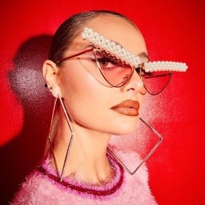 Dolls kill “U come in clutch” pearl cat glasses”